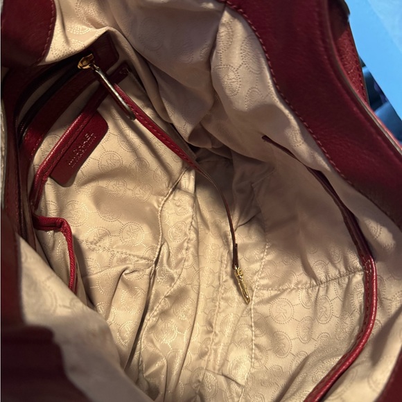 EUC Michael Kors Vanessa medium leather shoulder tote bag in a burgundy - Picture 17 of 17